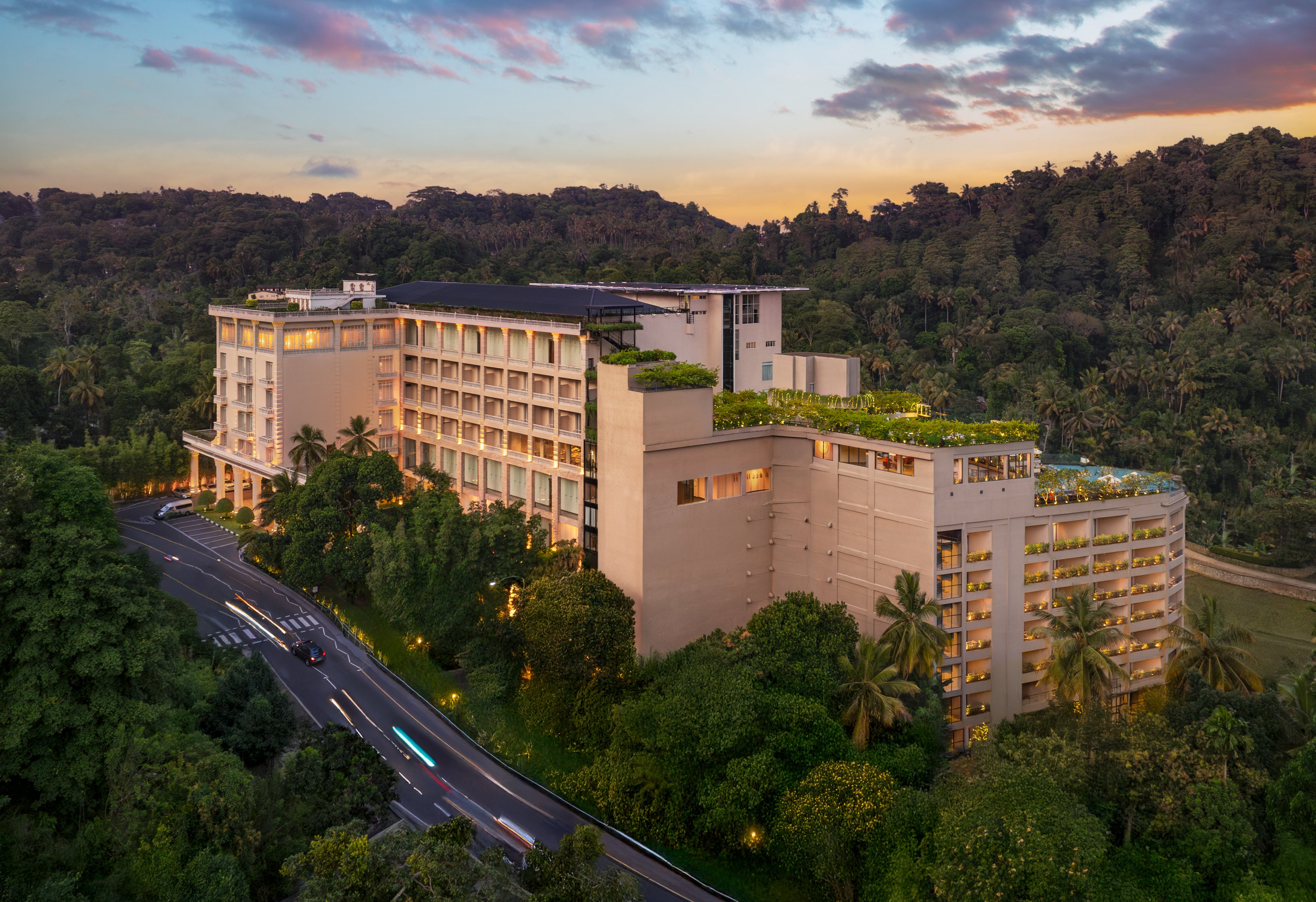 GOLDEN CROWN - KANDY